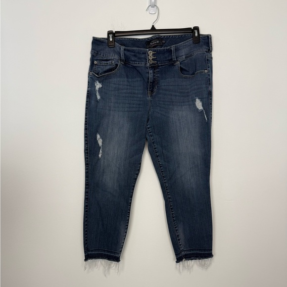 Torrid High Rise Distressed Jeggings. Ankle /Cropped. Plus Size 20. - Picture 1 of 11